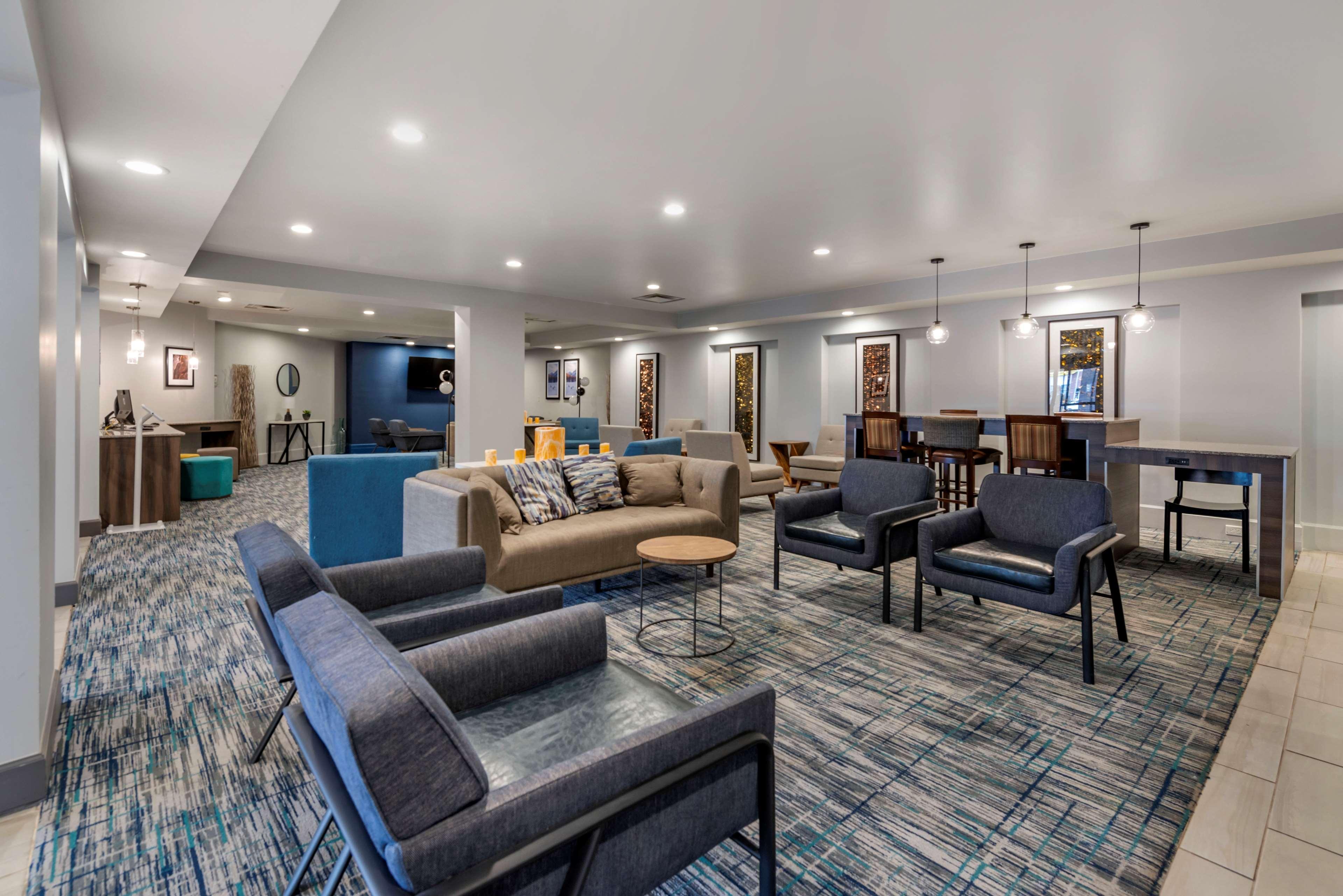 Best Western Premier Denver East Exterior photo