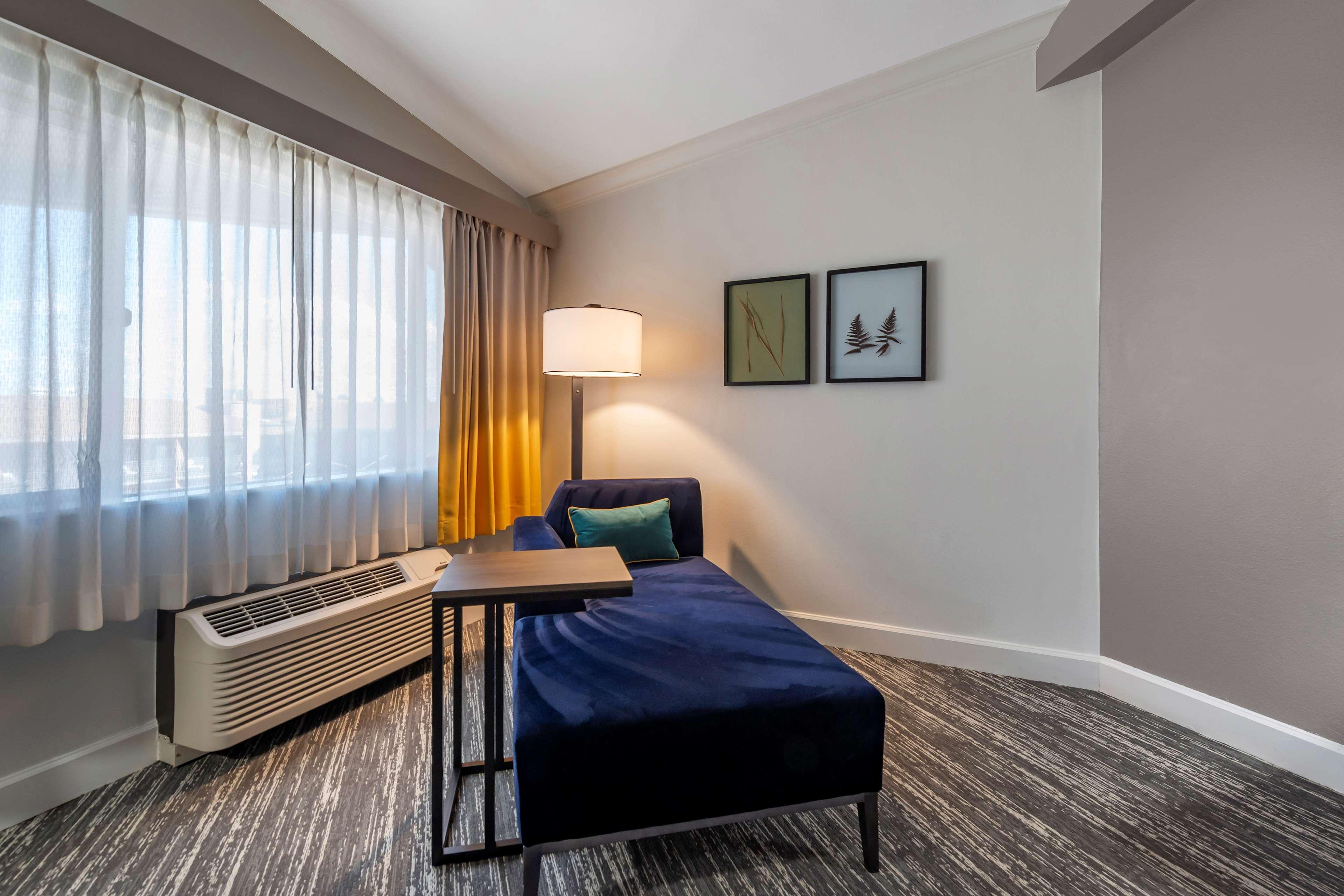 Best Western Premier Denver East Exterior photo