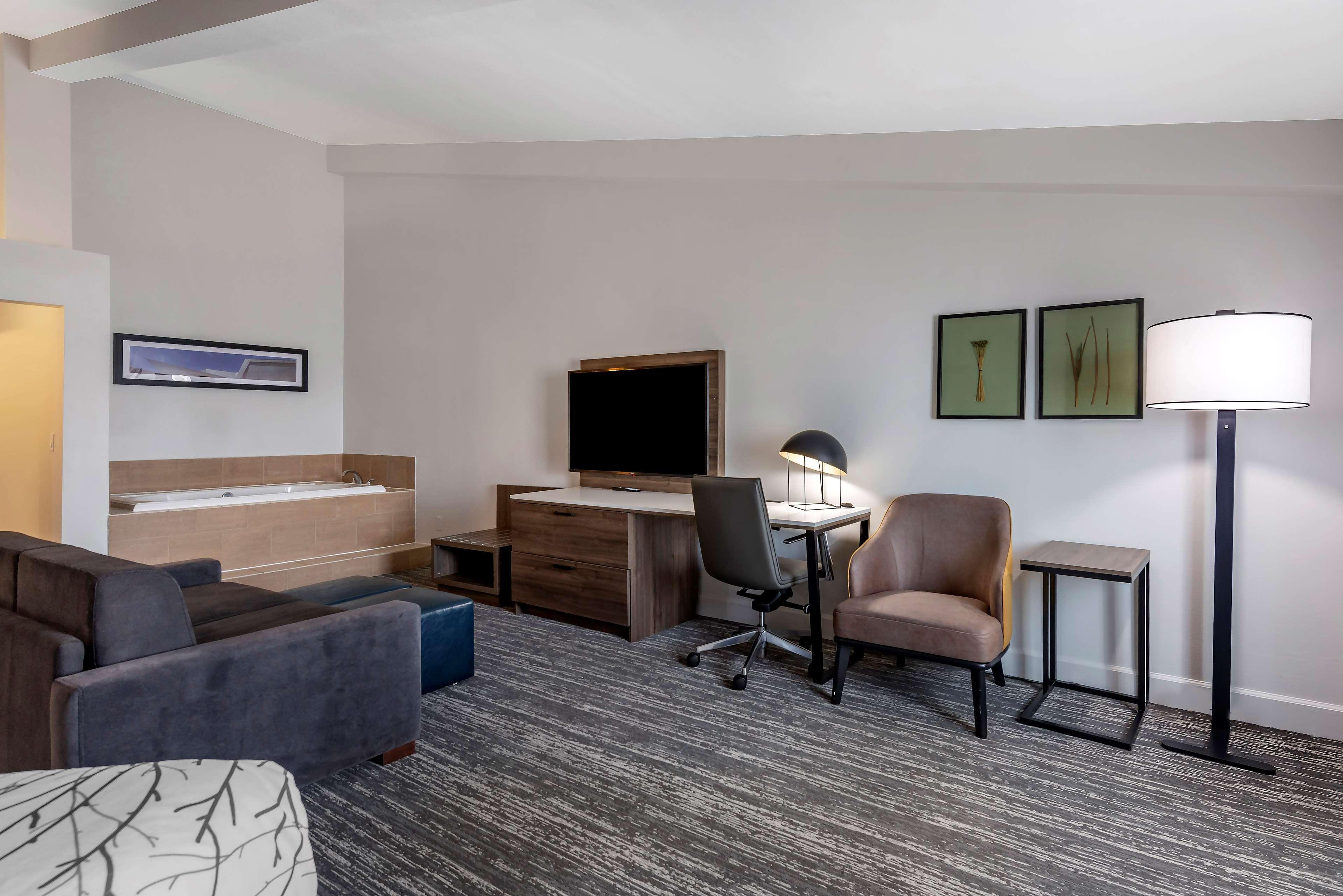 Best Western Premier Denver East Exterior photo